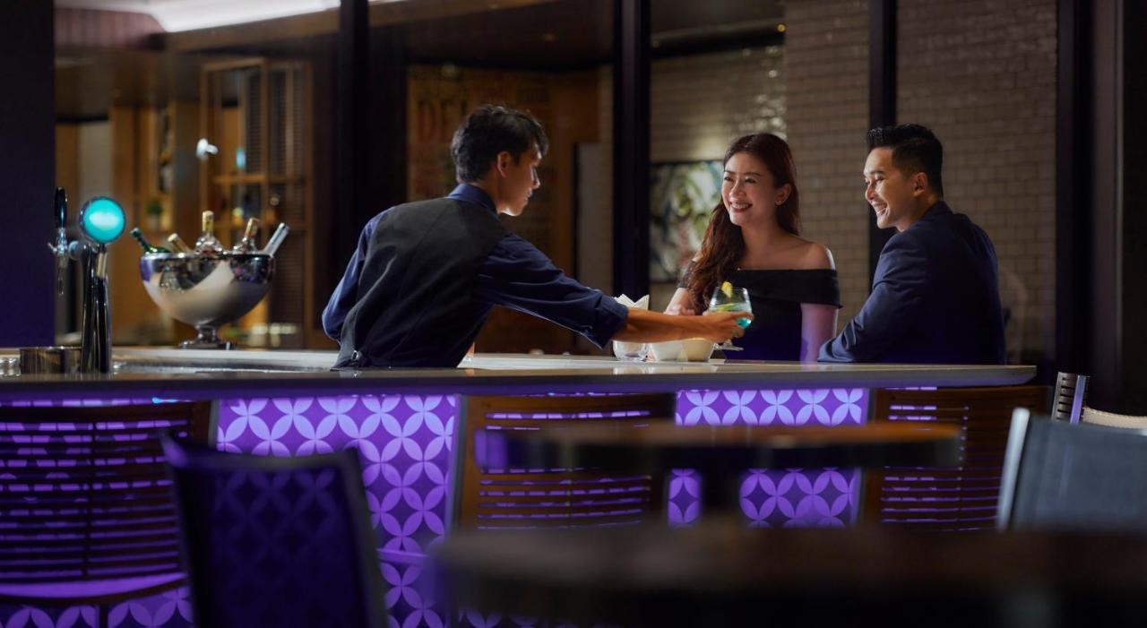 Amari Kuala Lumpur Hotel Ngoại thất bức ảnh The bar at the 101 Skybar